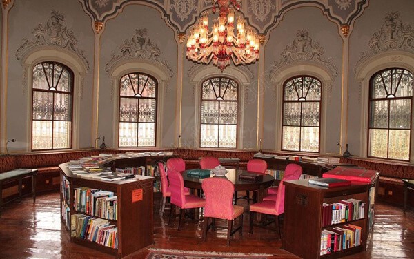 بهترین کتابخانههای استانبول Ahmet Hamdi Tanpinar Edebiyat Muze Kutuphanesi - بهترین کتابخانههای استانبول